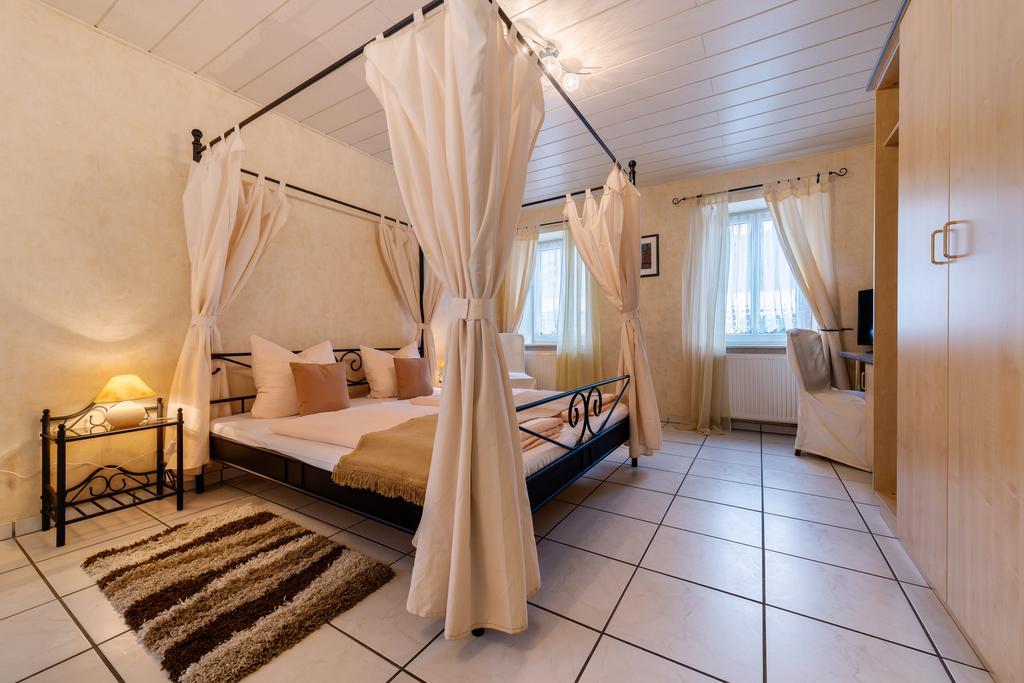 Moselhotel Ludwigs Kowerich Ruang foto