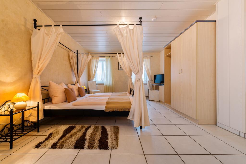 Moselhotel Ludwigs Kowerich Ruang foto