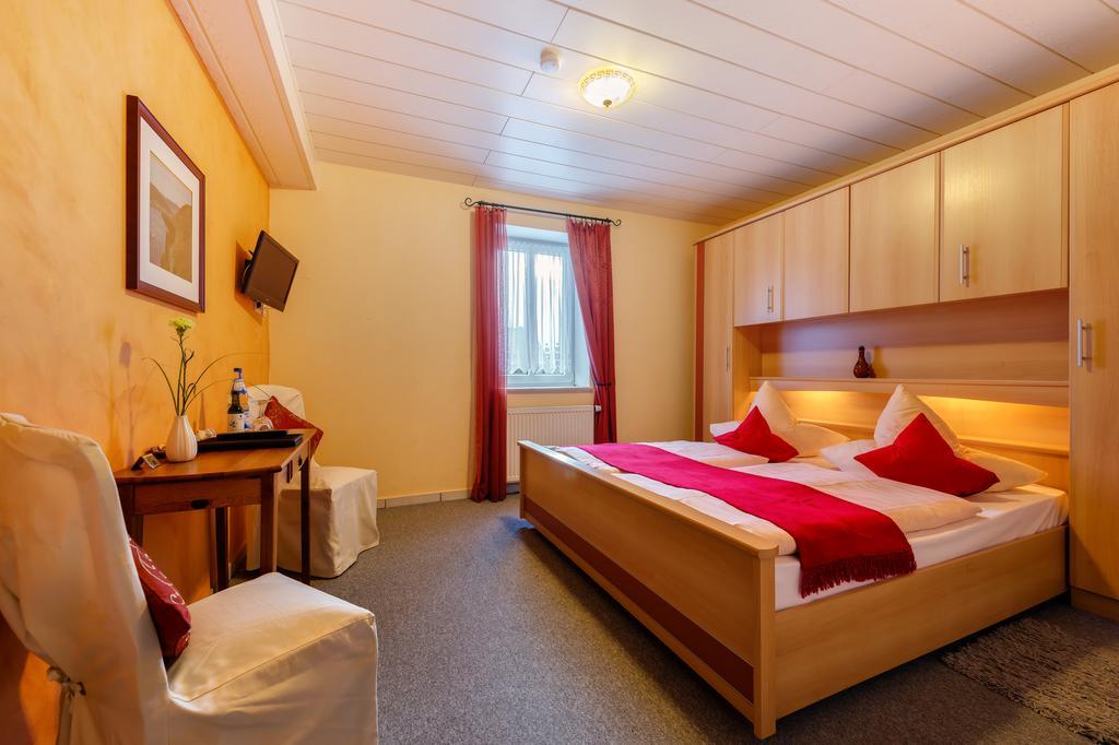Moselhotel Ludwigs Kowerich Ruang foto